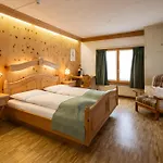 Alpina Hotel 3*